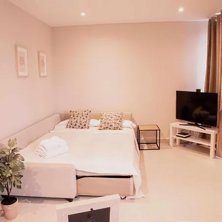 Center, New In Old Townby Houselogy Apartmán